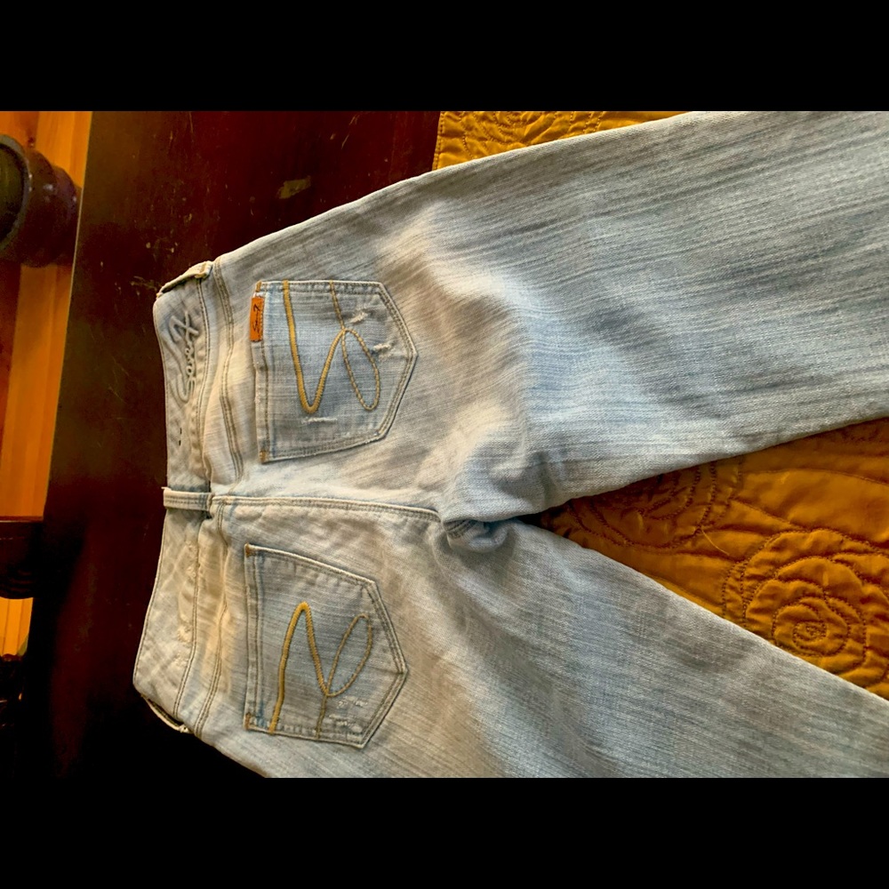 seven jeans flared leg Size 26 light wash, long and lean leg